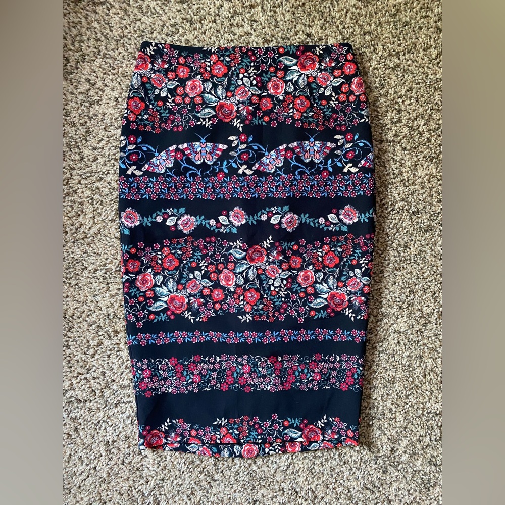 New York & Company. Black floral print pencil skirt. Size 0.